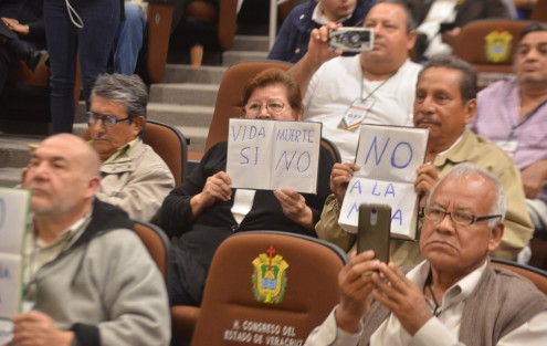 Aspectos de la  Décima Quinta Sesión Ordinaria de la LXV Legislatura de Veracruz.