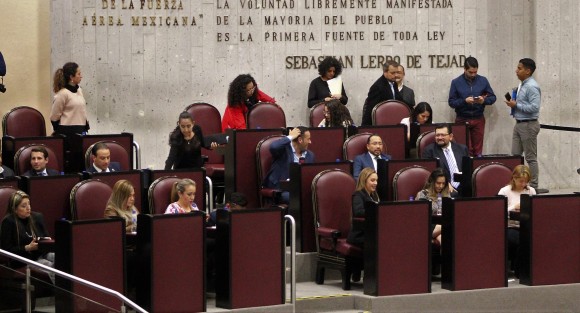 Aspectos de la Décima Quinta Sesión Ordinaria de la LXV Legislatura de Veracruz.