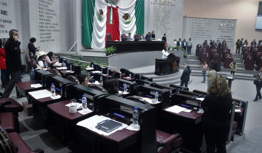Aspectos de la Décima Quinta Sesión Ordinaria de la LXV Legislatura de Veracruz.