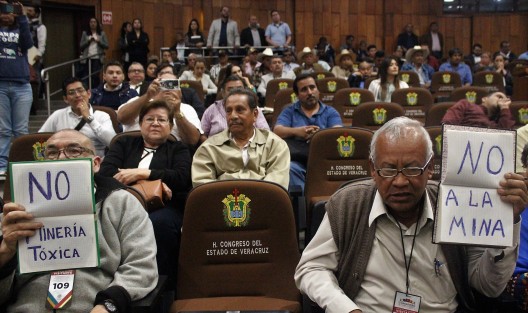 Manifestación contra la minería tóxica en el Congreso del Estado. 