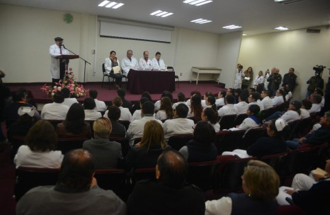El secretario de de Salud Roberto Ramos Alor, entregó premios a residentes ganadores, Carteles de Investigación, en el marco de la 5a Semana Académica de las Residencias Médicas en el Hospital Regional de Xalapa Dr. Luis F. Nachón; cabe destacar que los premios económicos entregados fueron aportados  por el propio secretario.   