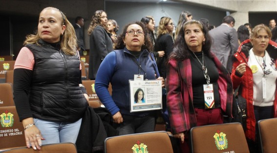 Familiares de desaparecidos se dijeron en desacuerdo con lo informado por el fiscal Winckler en su comparecencia. Aseguran que las fosas halladas son producto del trabajo de los colectivos, no de la Fiscalía General.