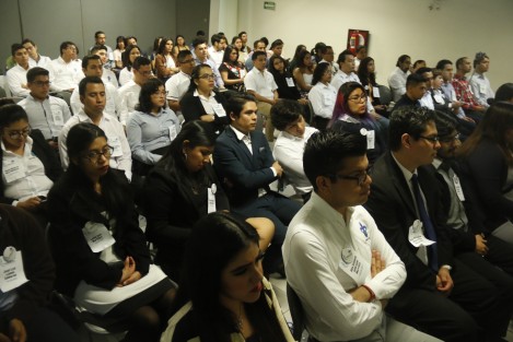 Sara Ladrón de Guevara, rectora de la Universidad Veracruzana, inauguró el Primer Encuentro Multidisciplinario de Líderes Estudiantiles UV. El evento tuvo lugar en la sala de usos múltiples de la USBI Campus Mocambo.  
