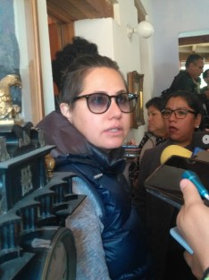 Laura Demeneghi descalificó al gobernador Cuitláhuac García, al expresar que está segura de que ni siquiera sabe quién es Sergio Pitol. El alcalde de Xalapa sí sabe, dijo también. 