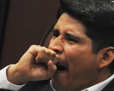 La maratónica sesión de la LXV Legislatura de Veracruz, agotó a los diputados, quienes hicieron hasta lo imposible por mantenerse atentos a todos los puntos del orden del día. 