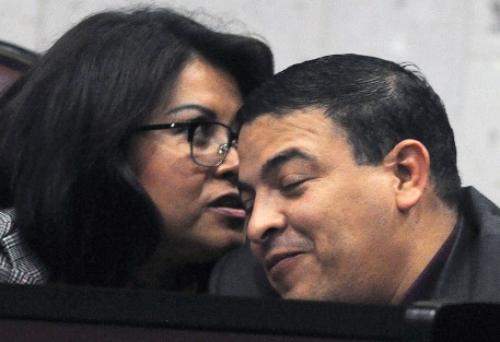 La maratónica sesión de la LXV Legislatura de Veracruz, agotó a los diputados, quienes hicieron hasta lo imposible por mantenerse atentos a todos los puntos del orden del día. 