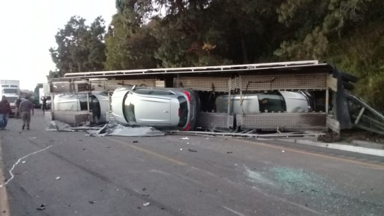 Daños materiales por más de 3 millones de pesos, un lesionado y cierre total de la vialidad con dirección a Veracruz, fue el saldo de la volcadura de un Tráiler tipo nodriza que transportaba vehículos de la empresa Honda, en el kilómetro 232 de la autopista Puebla- Córdoba.