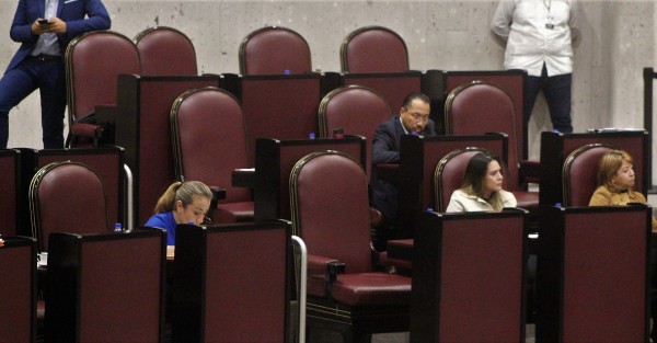 Pocos diputados llegaron al final de la maratónica Décima Sexta Sesión Ordinaria, del Primer Periodo Ordinario. 