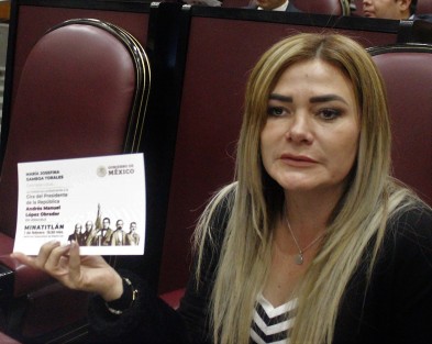 Diputada María Josefina Gamboa Torales, feliz con su invitación personializada para asistir a la gira del presidente López Obrador, y no tener problemas para entrar. 