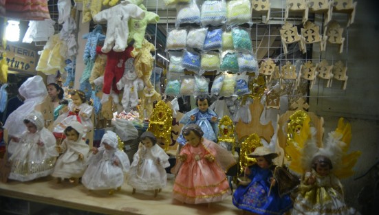 Los comerciantes esperan que en el transcurso del para día mejoren las ventas, y así obtener un poco de ganancias.