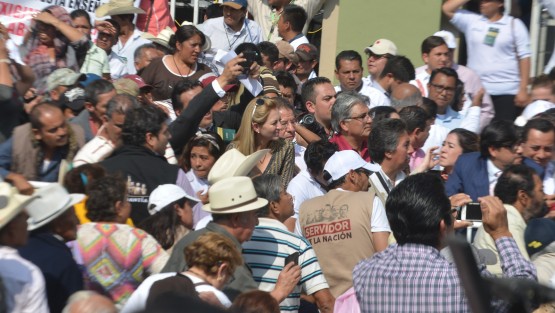  Y pese a que en el pasado el Honorable Ayuntamiento de Córdoba negaba los permisos para eventos de MORENA y Andrés Manuel López Obrador, este domingo se vio abarrotado el parque 21 de Mayo de la Ciudad de los 30 Caballeros en la visita de AMLO como Presidente de la República.  