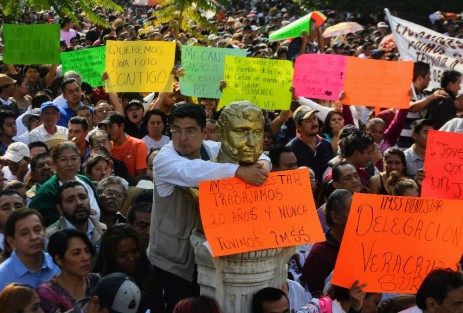  Y pese a que en el pasado el Honorable Ayuntamiento de Córdoba negaba los permisos para eventos de MORENA y Andrés Manuel López Obrador, este domingo se vio abarrotado el parque 21 de Mayo de la Ciudad de los 30 Caballeros en la visita de AMLO como Presidente de la República.  