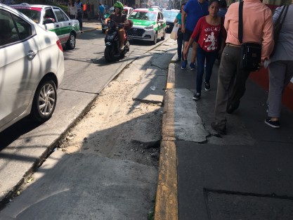 Avenida Revolución, esperando le hagan justicia.  