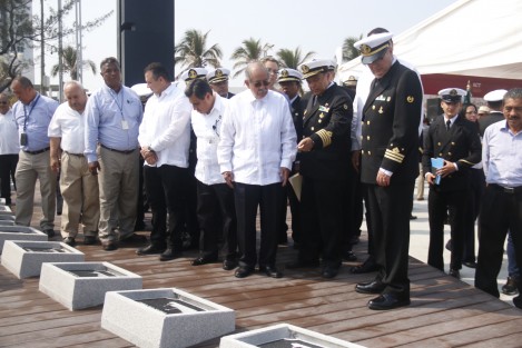 El director general de puertos y Marina Mercante, Héctor López Gutiérrez, asistió a la inauguración de la Plaza de la Marina Mercante. De igual forma, el funcionario federal develó una placa conmemorativa por los cien Años de la Escuela Náutica Mercante <em>Fernando Siliceo y Torres</em>.