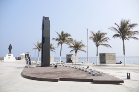 El director general de puertos y Marina Mercante, Héctor López Gutiérrez, asistió a la inauguración de la Plaza de la Marina Mercante. De igual forma, el funcionario federal develó una placa conmemorativa por los cien Años de la Escuela Náutica Mercante <em>Fernando Siliceo y Torres</em>.