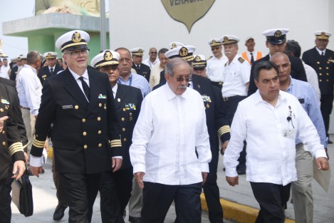 El director general de puertos y Marina Mercante, Héctor López Gutiérrez, asistió a la inauguración de la Plaza de la Marina Mercante. De igual forma, el funcionario federal develó una placa conmemorativa por los cien Años de la Escuela Náutica Mercante <em>Fernando Siliceo y Torres</em>.