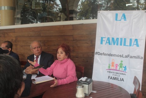 El Frente Nacional por la Familia se pronuncia nuevamente contra la legalización del aborto, la cual se discutirá mañana en tribuna del Congreso de la Unión en la reforma propuesta por el diputado Porfirio Muñoz Ledo; por ello se convoca para este miércoles a las 10 am frente a tal recinto, para manifestar su oposición a dicha reforma. 
