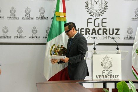 La nota en la conferencia de prensa del Fiscal Jorge Winckler la dio el personal de seguridad, quienes impidieron el ingreso al personal de Radio Televisión de Veracruz. 