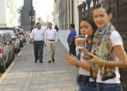 Luego de disfrutar del Super Bowl 2019, el alcalde de Veracruz, Fernando Yunes Márquez, regresó a la ciudad. ¿Trajo recuerditos?  