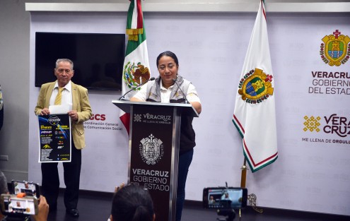 Con media hora de retraso, risa nerviosa y su traje típico de promoción de eventos, la secretaria de Turismo en Veracruz, Xóchitl Arbesú Lago, llevó a cabo la Presentación del evento deportivo Carrera La Cuesta 4ta. Edición, a celebrarse este 17 de febrero en Ciudad Mendoza, Ver., con las categorías en ruta varonil, femenil, máster A y máster B.  
