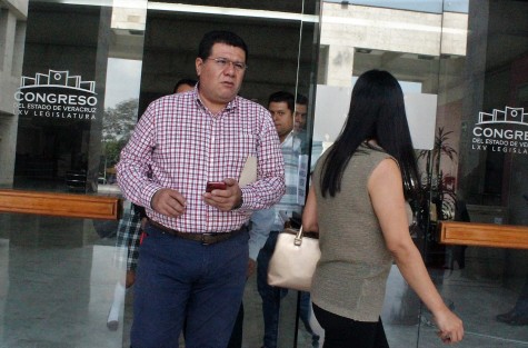 Varios alcaldes se vieron en el Congreso para visitar al diputado Manuel Pozos y tocar algunos temas de sus diferentes municipios. Estas reuniones se verán seguido para los 212 municipios de Veracruz. 