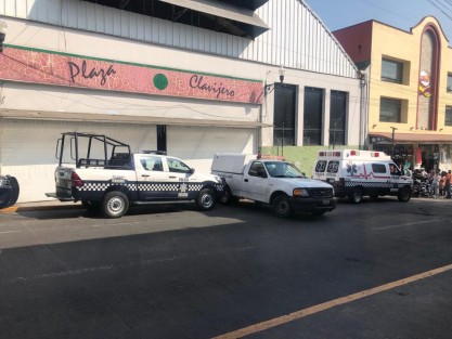 Una mujer, al parecer una comerciante de bolsas, fue ejecutada a balazos en las primeras horas de esta tarde, en el interior de Plaza Clavijero en Xalapa. 