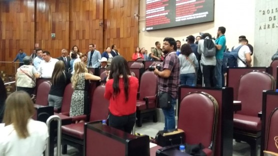 Ambiente previo al inicio de la Sesión Extraordinaria del Congreso de Veracruz.