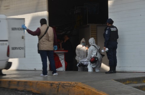 María del Carmen N., líder de comerciantes de Plaza Clavijero, es la mujer que fue asesinada por un desconocido, quien arribó al filo de las 2 de la tarde a su local en la Plaza Clavijero, para acribillarla a balazos. 