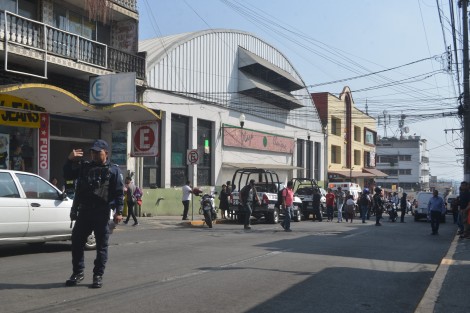 María del Carmen N., líder de comerciantes de Plaza Clavijero, es la mujer que fue asesinada por un desconocido, quien arribó al filo de las 2 de la tarde a su local en la Plaza Clavijero, para acribillarla a balazos. 
