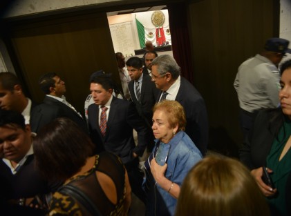 La sesión privada  del Congreso donde se  votaría si proceden o no los juicios políticos contra el fiscal Jorge Winckler, fue declarada en receso, para continuar mañana viernes a las 17:00 horas.  