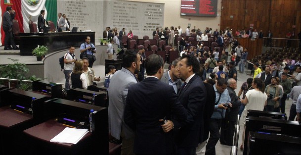 Saludos afectuosos saltaron también por otros lados. 