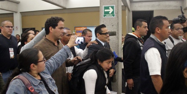 Aspectos de la sesión extraordinaria de este jueves,que continuará el viernes. 