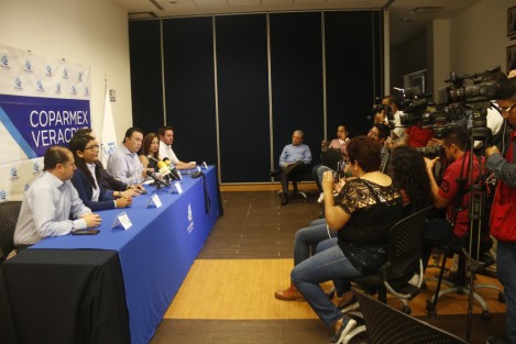 El próximo lunes 11 de febrero se realizará la presentación del proyecto <em>Hacia una Agenda Ciudadana Anticorrupción</em>. Al evento acudirán quienes integran el Sistema Estatal Anticorrupción en Veracruz, como Lorenzo Antonio Portilla, Yolli García Álvarez y Marco Even Torres Zamudio. 