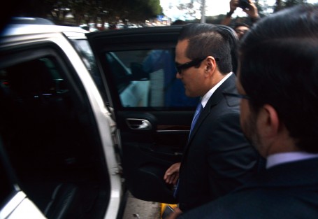 El fiscal tuvo que regresarse a chambear ya que 5 minutos antes de iniciarse las sesión  en un documento se avisó que ésta no se llevaría a cabo.
