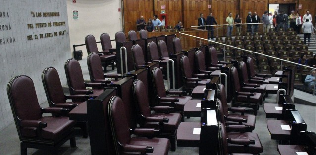 La bancada de Morena del H. Congreso del Estado de Veracruz de plano no llegó a la sesión extraordinaria de este viernes donde se votaría la remoción del titular de la Fiscalía General del Estado de Veracruz; como se recordará, esta sesión había sido pospuesta desde ayer jueves. 