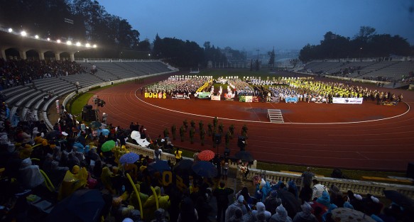 La tarde noche de este sábado Marching Bands de Xalapa, Naolinco y  Puebla participaron con motivo del 102 Aniversario de la Promulgación de la Constitución de 1917; marcharon del Teatro del Estado al Estadio Xalapeño.
