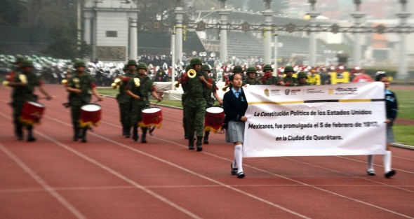 La tarde noche de este sábado Marching Bands de Xalapa, Naolinco y  Puebla participaron con motivo del 102 Aniversario de la Promulgación de la Constitución de 1917 marcharon del Teatro del Estado al Estadio Xalapeño.  