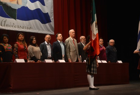 El gobernador Cuitláhuac García Jiménez, en compañía de autoridades de Cuba y el alcalde Xalapa, asistió al homenaje a José Martí, en el Teatro del Estado.