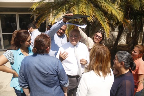 Maestros de ingeniería de la UV exigieron al vicerrector que apresure los trabajos de remodelación en esta facultad, pues no han podido impartir clases desde que inició el semestre, hace dos semanas.
