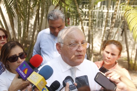 Alfonso Pérez Morales, vice rector de la Universidad Veracruzana en la zona Veracruz-Boca del Río, confirmó la creación de un grupo de whats app por parte de alumnas, como medida de protección ante la ola de violencia que se ha desatado contra las mujeres. El grupo lo integran, más de 300 alumnas.  