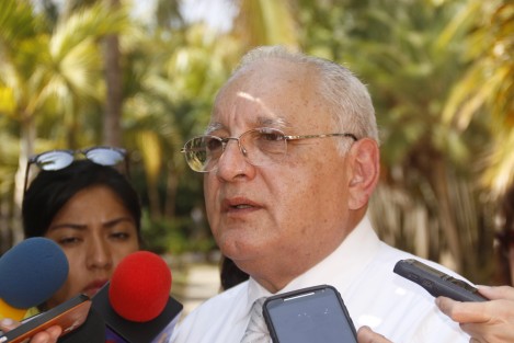 Alfonso Pérez Morales, vice rector de la Universidad Veracruzana en la zona Veracruz-Boca del Río, confirmó la creación de un grupo de whats app por parte de alumnas, como medida de protección ante la ola de violencia que se ha desatado contra las mujeres. El grupo lo integran, más de 300 alumnas.  