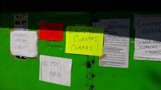 Esta mañana, padres de familia del jardín de niños <em>Bertha Von Glumer</em>, uno de los conocidos de Xalapa, tomaron las instalaciones para exigir a la dirección aclare las cuentas, específicamente a Clara Luz Gonzaz.  