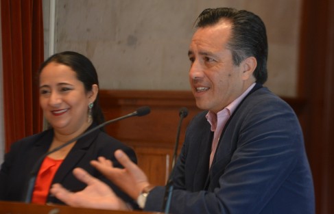 En sesión de preguntas el gobernador dijo que de ahora en adelante se apoyará al turismo que deja dinero, ya que eventos como el carnaval de Veracruz es un turismo que sólo visita el desfile y se va.  Por tanto anunció que hay proyectos para que lleguen grandes cruceros a Veracruz, así como un tren metropolitano en la ciudad de Xalapa y sus alrededores.