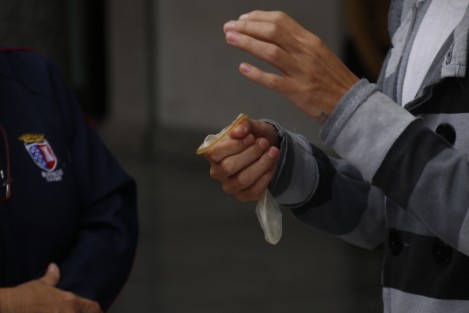Serán repartidos 5 mil preservativos, masculinos y femeninos, durante las fiestas del Carnaval de Veracruz. Lo anterior se informó durante la celebración del Día Mundial del Condón, donde se realizaron pruebas rápidas de detección de VIH.