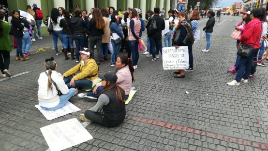 Piden a las autoridades no se les retire el subsidio que se les venía otorgando mes con mes. Hasta este mediodía seguían bloqueando la calle Enríquez como protesta. 