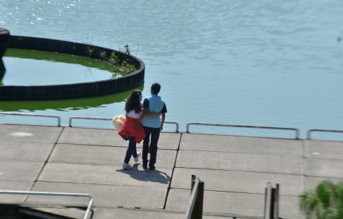 Parejas se expresaron con más fuerza este día su amor en este día. A algunas de plano les andaba por estar juntos que hasta en el parque se daban sus arrumacos. 