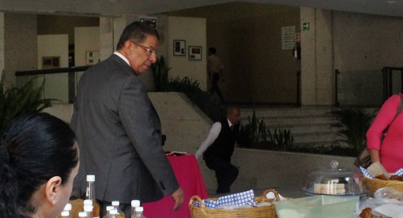 En un comunicado, el Diputado Pozos Castro informó que el retiro de cámaras de videovigilancia en espacios destinados a una diputada panista fueron retirados debido a que fueron instaladas indebidamente sin autorización por personal ajeno al Poder Legislativo, dañando el inmueble. El retiro de las mismas fue grabada por personal del IPAX como constancia que se llevó a cabo en apego a la normatividad vigente.