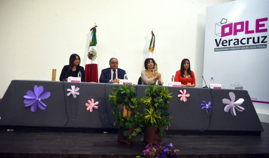 En el auditorio Leonardo Pasquel del OPLE, se llevó a cabo el Foro Caminando juntas hacia el poder, por el Día de la Mujer Mexicana. 