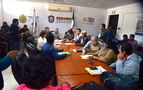 Pescadores de la zona sur del estado, se reunieron con autoridades de SEDARPA, para demandar que se les deje trabajar sin ser reprendidos, ya a que algunos de sus permisos ya expiraron y quieren seguir trabajado.