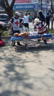Un sexagenario fue apuñalado en el parque Zaragoza de Veracruz, y se encuentra en estado grave. Los reportes indican que se hallaba consumiendo unas bebidas refrescantes con <em>el escuadrón de la muerte</em> y franeleros  de la zona del parque. 